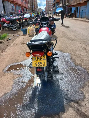 Bajaj Boxer 150 UG 2025 Red