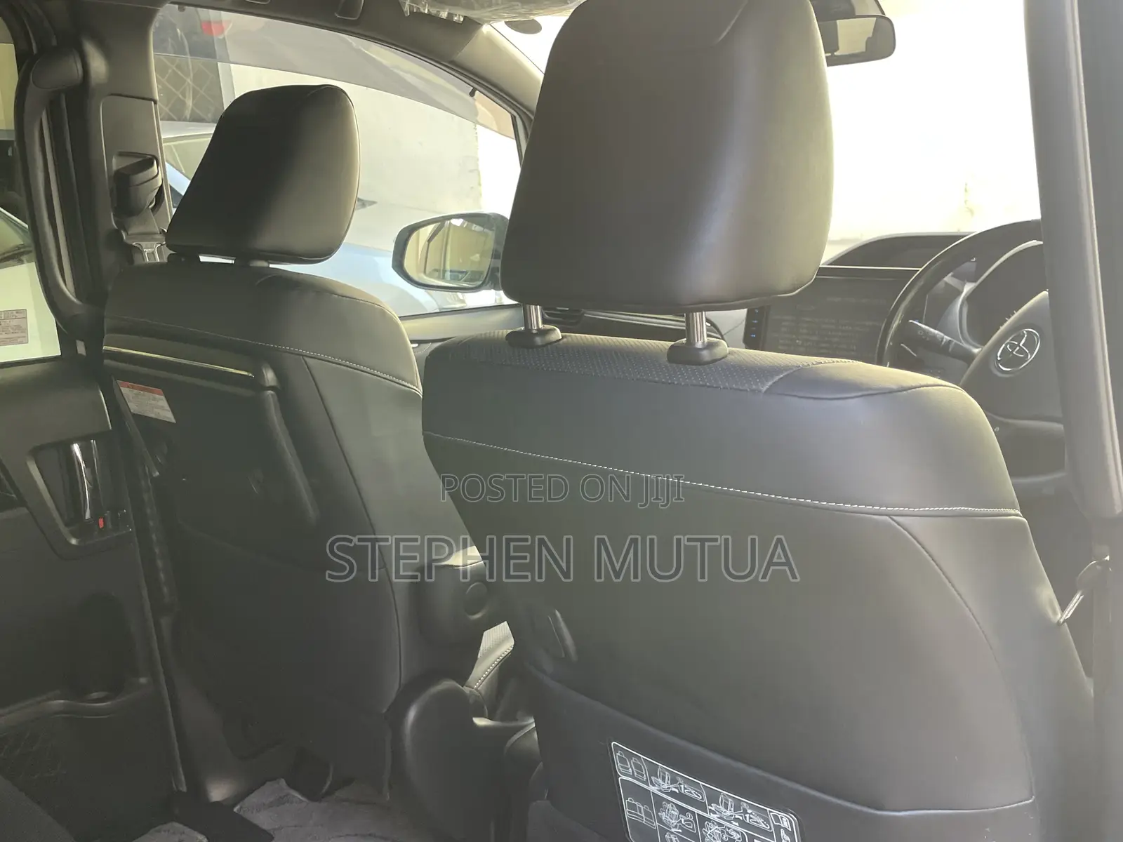 Toyota Esquire 2.0 FWD (7 seater) 2019 White