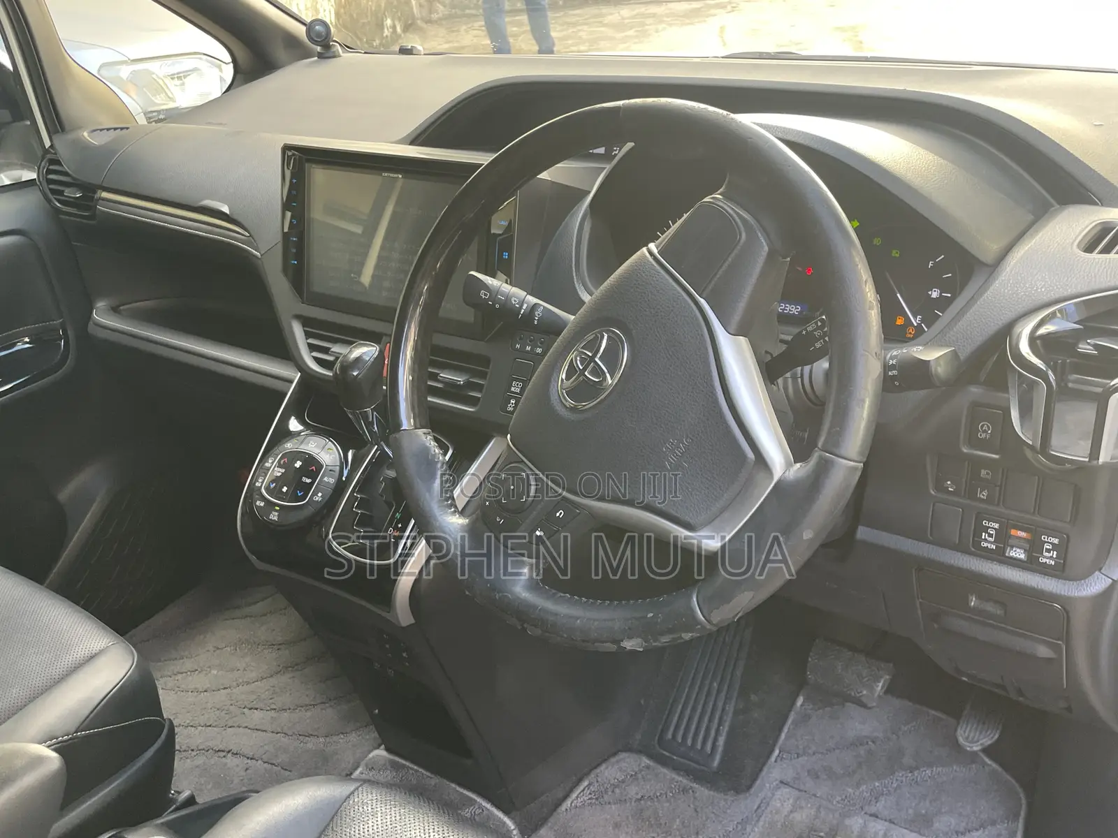 Toyota Esquire 2.0 FWD (7 seater) 2019 White