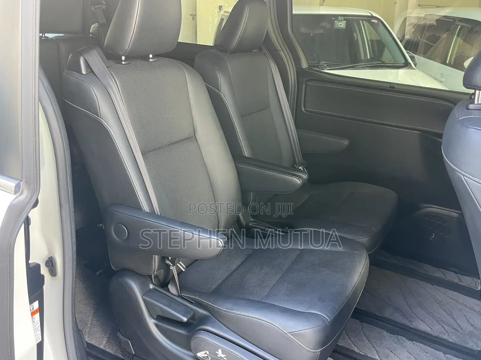 Toyota Esquire 2.0 FWD (7 seater) 2019 White