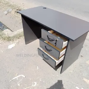 0.9 Modern Desk Z