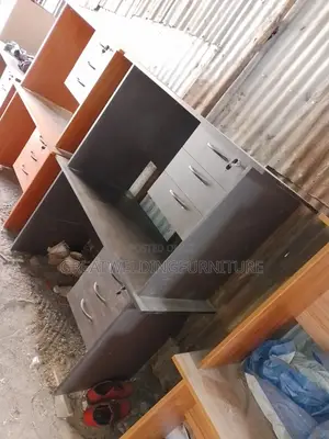 Generic 0.9m Grey and Brown Quality Office Desk C