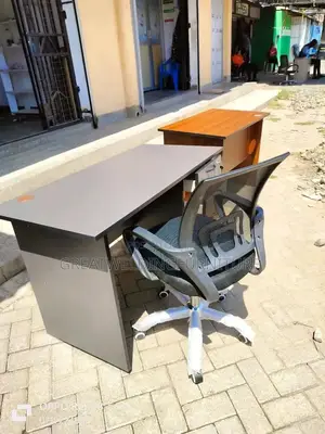 Modern Office Desk + Ergonomic Mesh Office Chair P