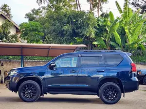 Toyota Land Cruiser Prado 2.8 2021 Blue