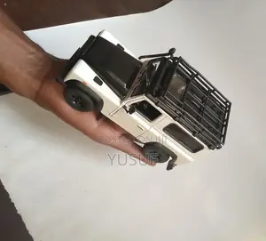 Land Rover Defender Diecast Model Car Scale 1/24