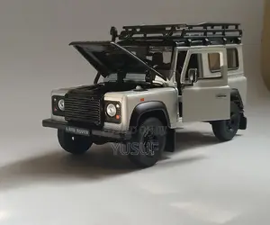 Land Rover Defender Diecast Model Car Scale 1/24