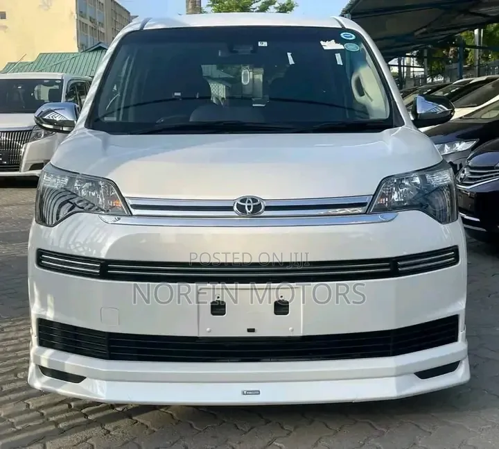 Toyota Spade 2019 White