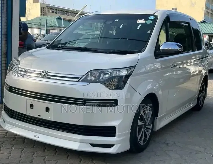 Toyota Spade 2019 White