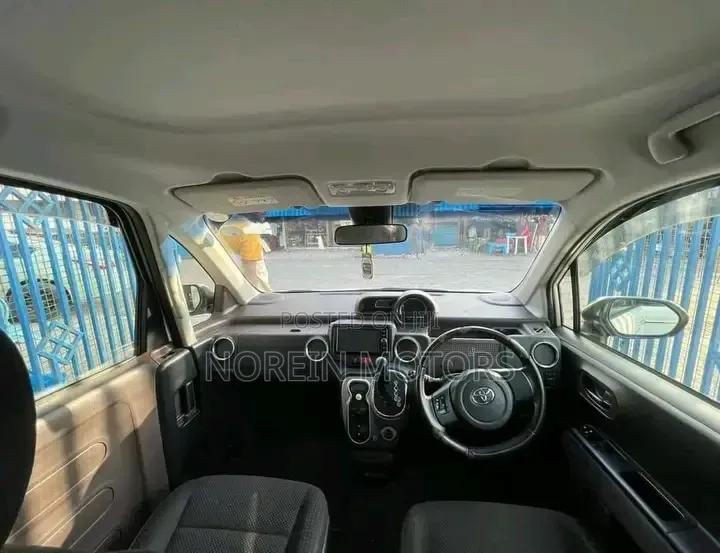 Toyota Spade 2019 White