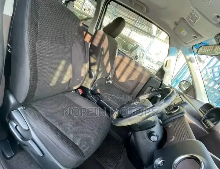 Toyota Spade 2019 White