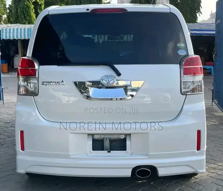 Toyota Spade 2019 White