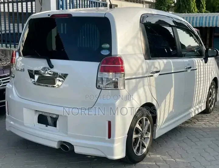 Toyota Spade 2019 White