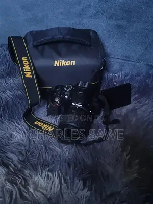 Nikon D5300 Kit + Godox X2t Trigger, Bag, Charger + Extras