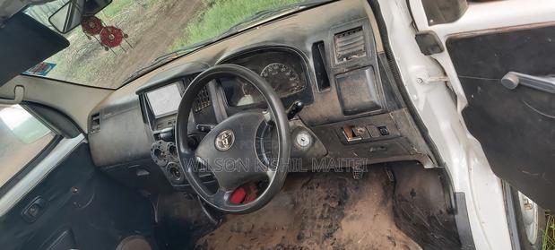 Toyota HiAce 2009 White - thumbnail 4