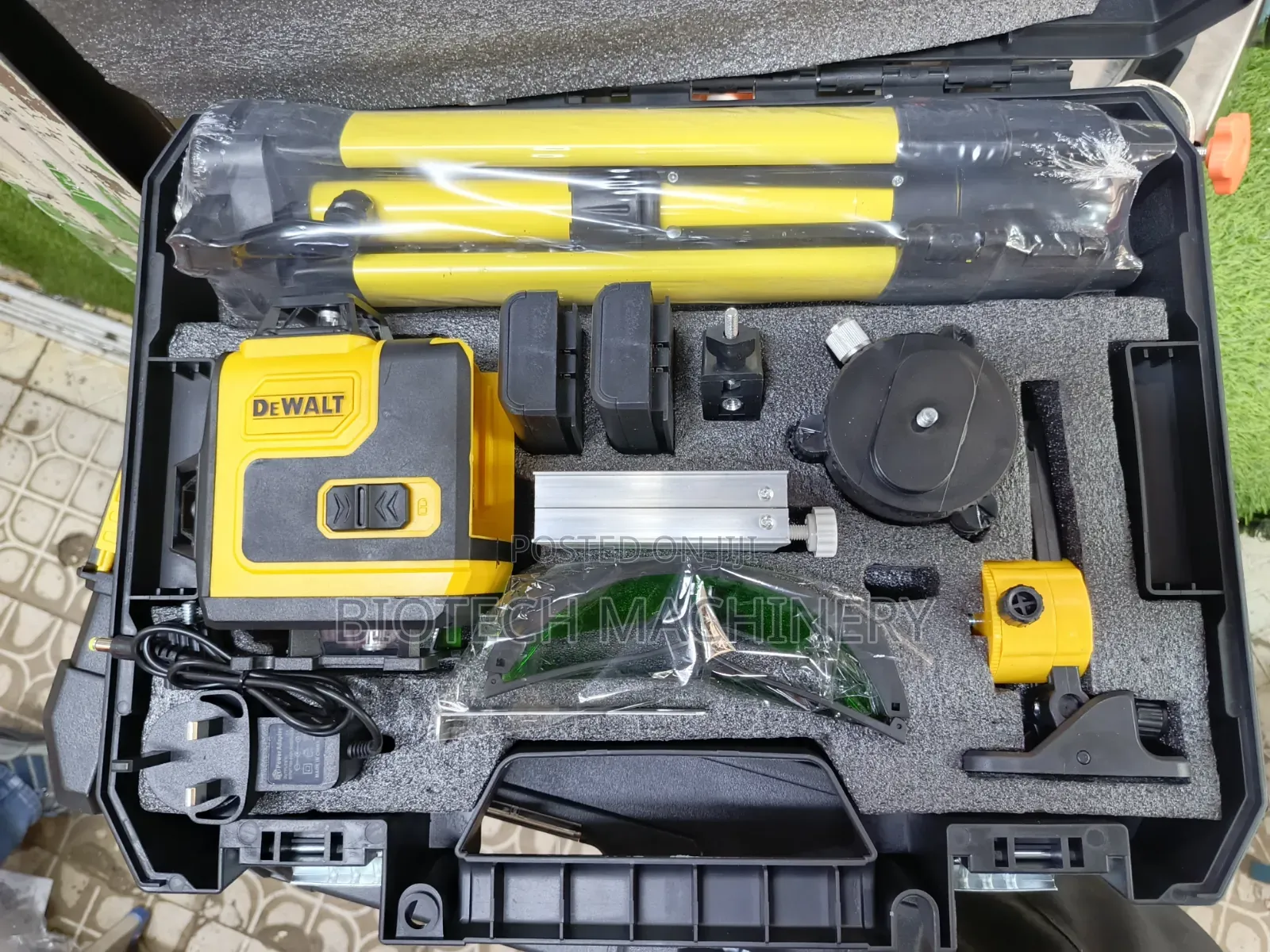 Dewalt Laser Level Complete With Stand