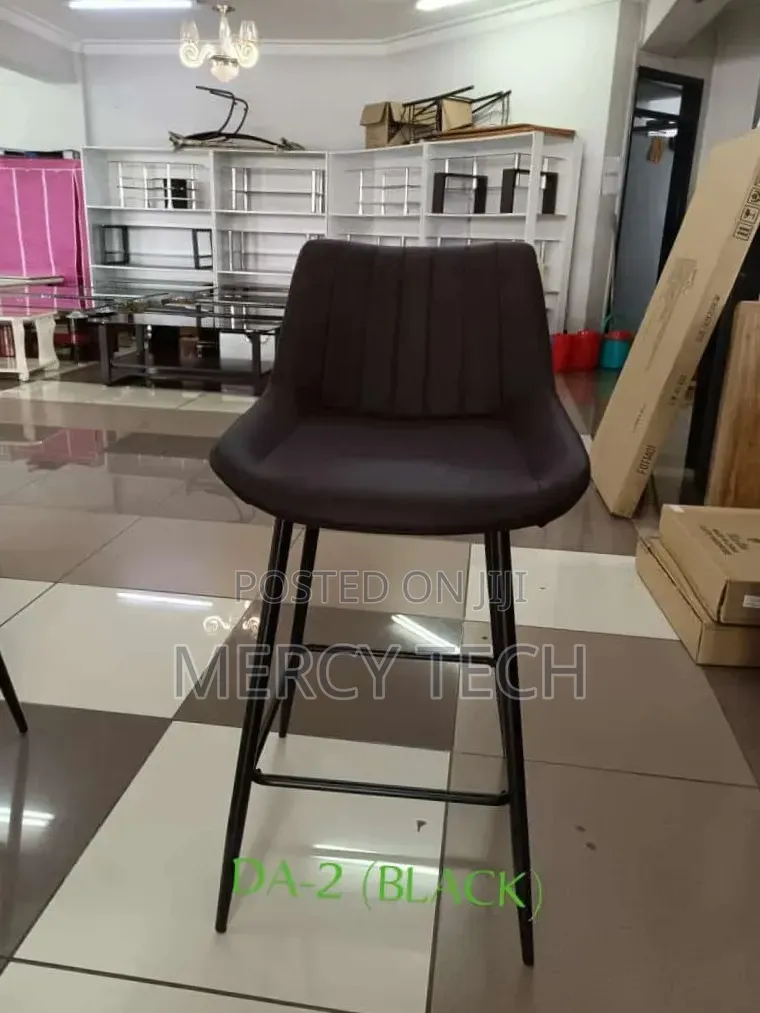 Da-2 Black Upholstered Bar Stool