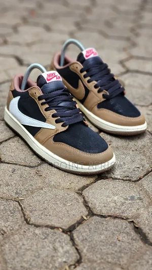Nike Air Jordan 1 Low Travis Scott 'Reverse Mocha'.