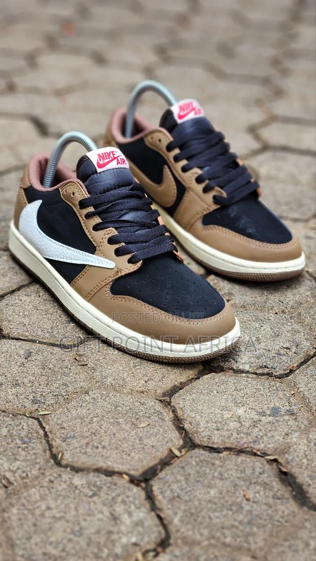 Nike Air Jordan 1 Low Travis Scott 'Reverse Mocha'.