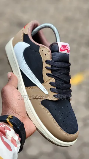 Nike Air Jordan 1 Low Travis Scott 'Reverse Mocha'.