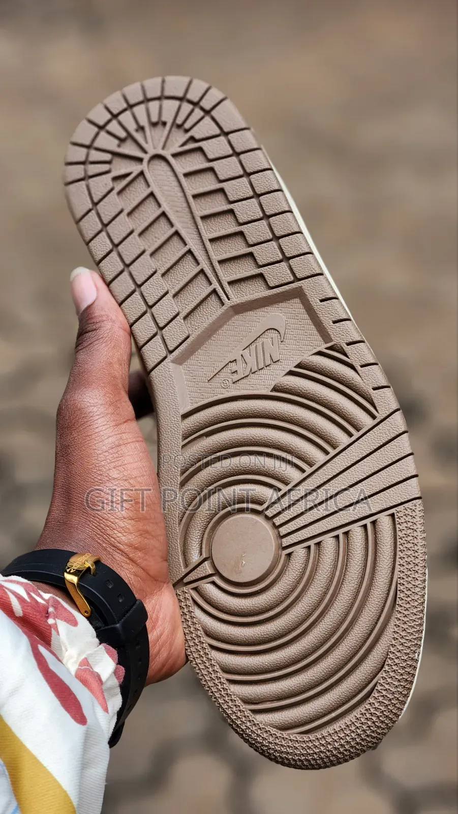 Nike Air Jordan 1 Low Travis Scott 'Reverse Mocha'.