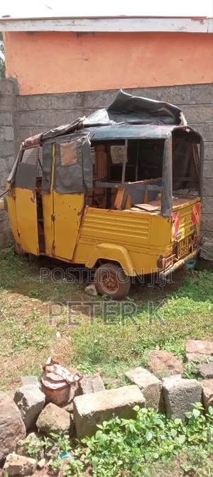 Piaggio 2019 Yellow