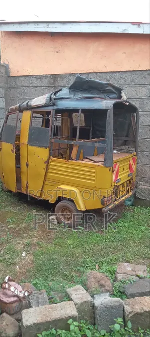 Piaggio 2019 Yellow
