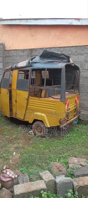 Piaggio 2019 Yellow