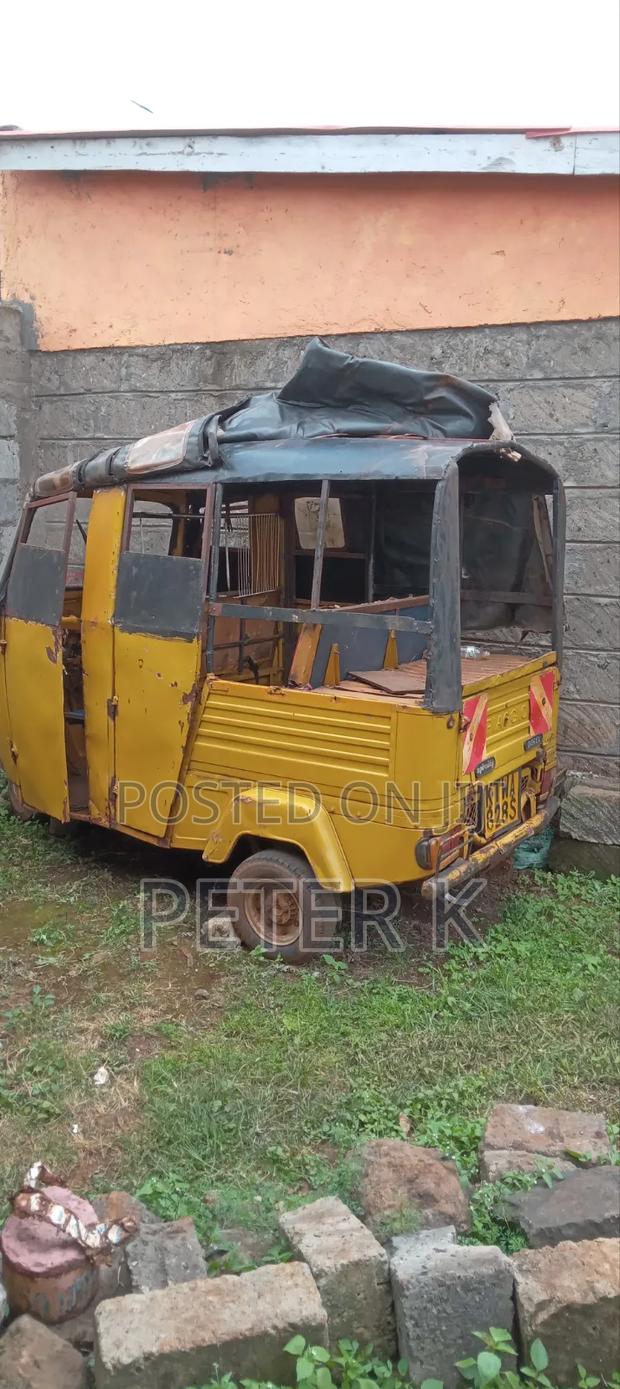 Piaggio 2019 Yellow - thumbnail 4