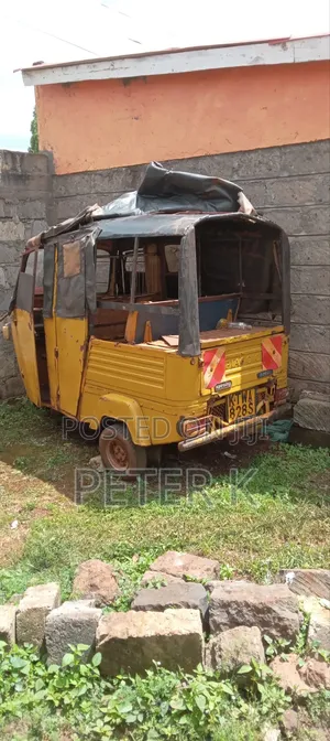 Piaggio 2019 Yellow