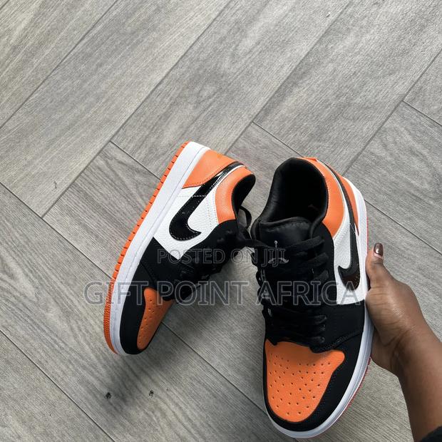 Air Jordan 1 Low ""Shattered Backboard" Sneakers - main view
