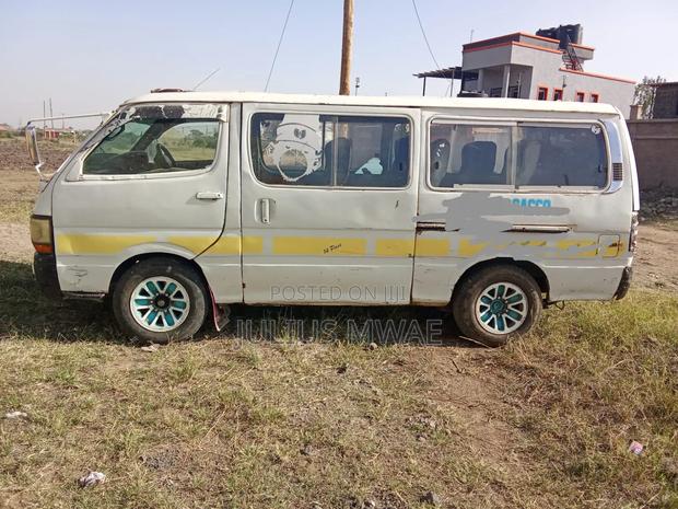 Toyota HiAce 2008 White - thumbnail 3