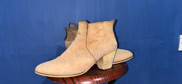 Stylish Beige Suede Ankle Boots – Size [40]