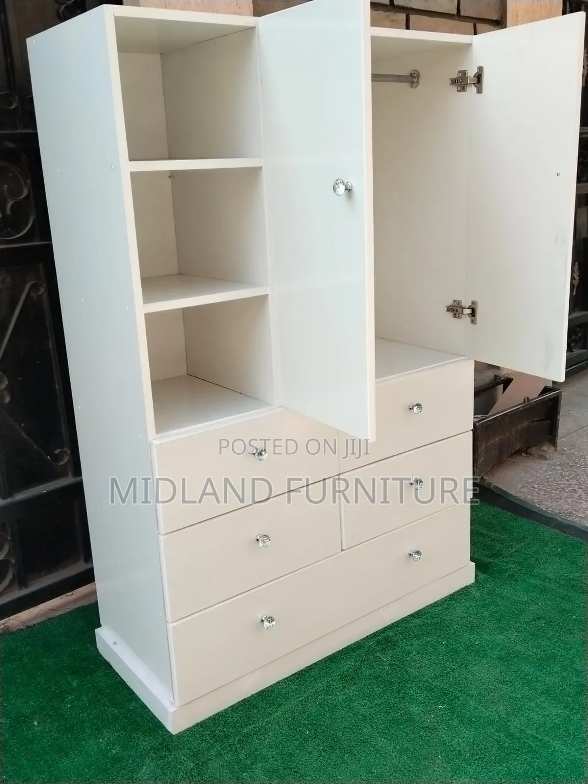 Cupboard / Chest of Drawers