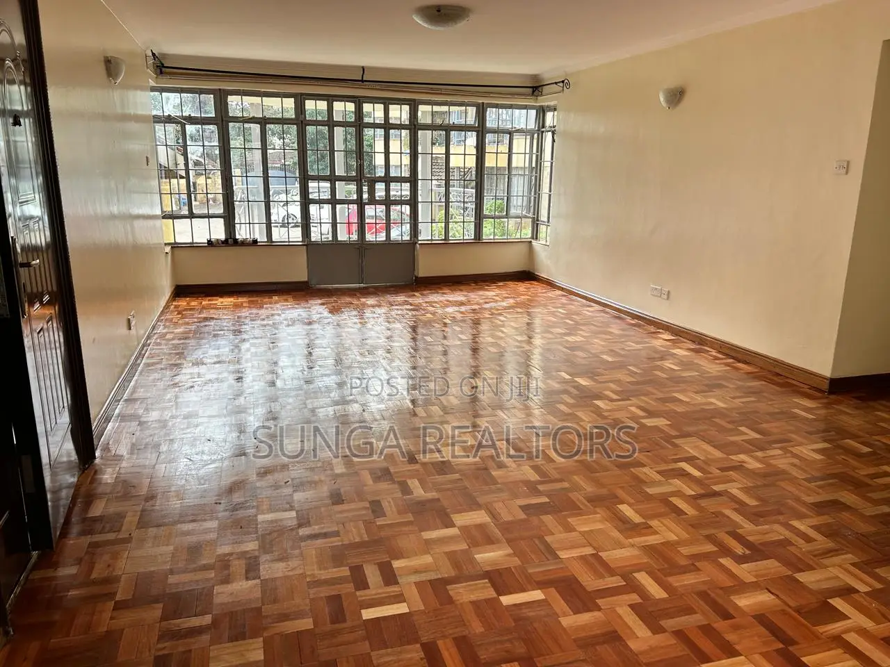3bdrm Apartment in Riara Rd., Valley Arcade for sale