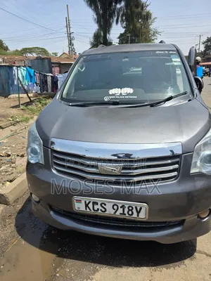Toyota Noah 2.0 143hp AWD (7 Seater) 2012 Gray