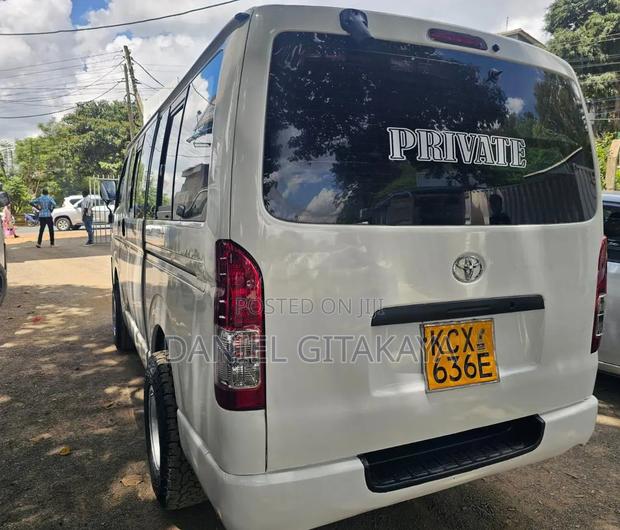 Toyota HiAce 2013 White - thumbnail 3