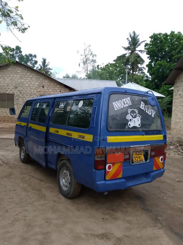 Nissan Caravan (Urvan) 2009 Blue - thumbnail 3