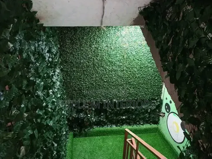 Dense Green Boxwood Fence Panels for Modern Spaces