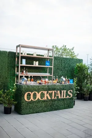 Elegant Countertop Hedge Panels for Hotels, Bars Restaurants