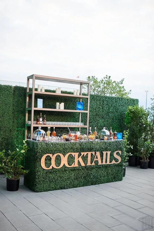Elegant Countertop Hedge Panels for Hotels, Bars Restaurants