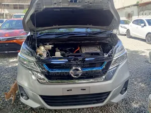 Nissan Serena 2019 Silver