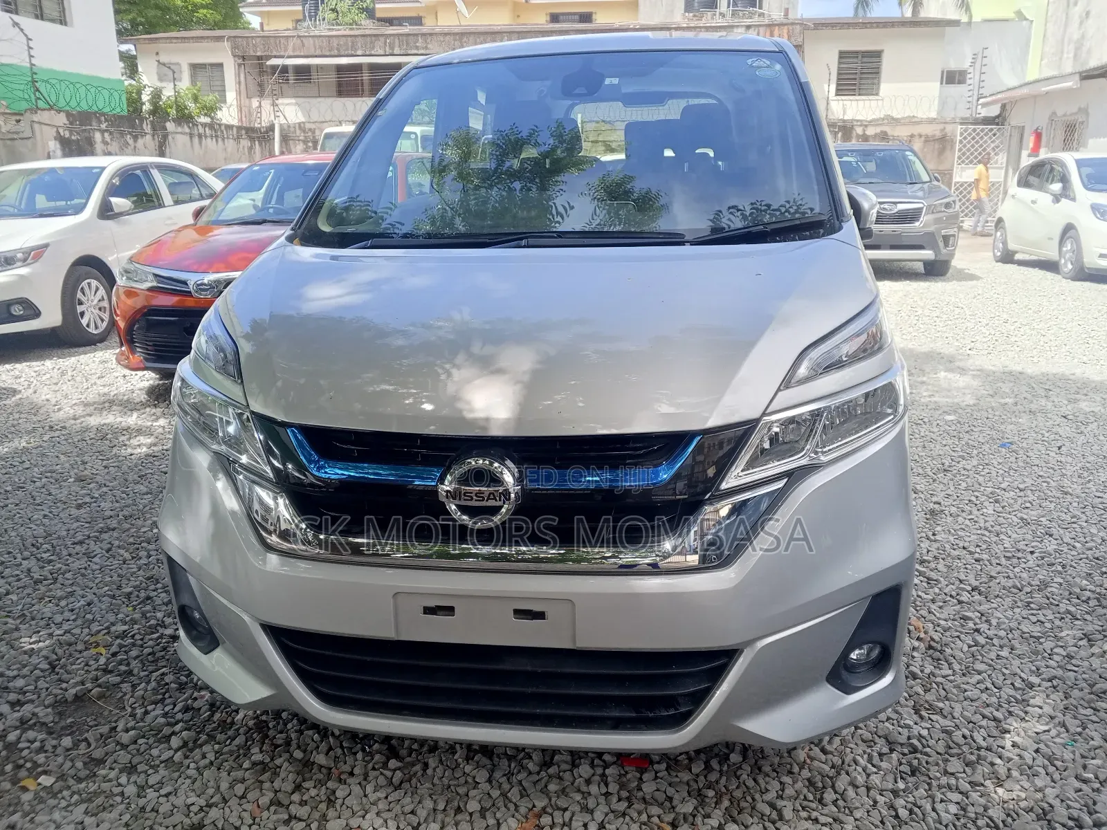 Nissan Serena 2019 Silver