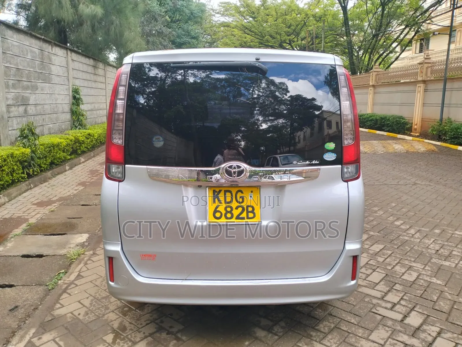 Toyota Noah 2015 Silver
