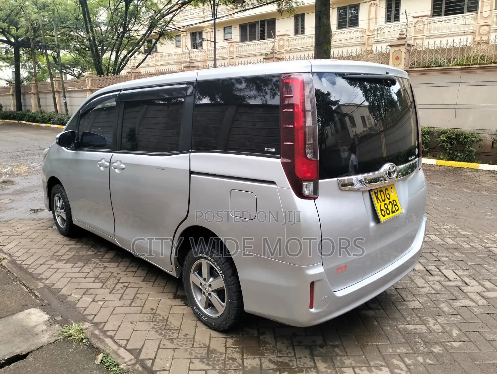 Toyota Noah 2015 Silver