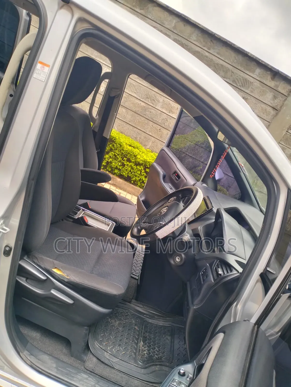 Toyota Noah 2015 Silver