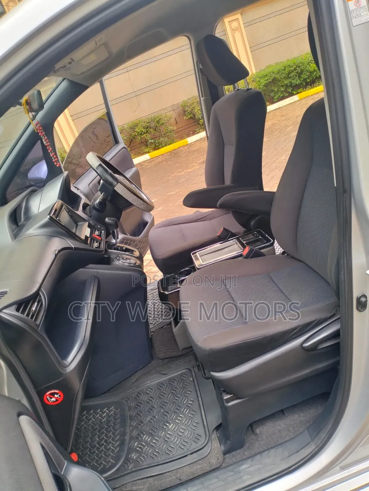 Toyota Noah 2015 Silver