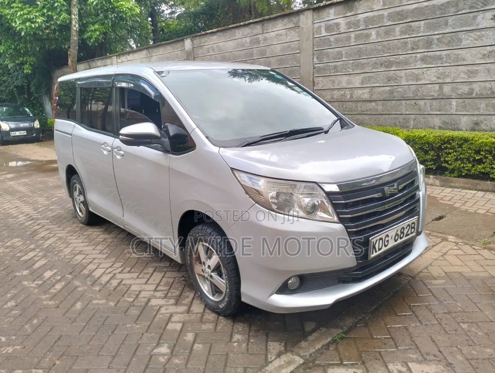 Toyota Noah 2015 Silver