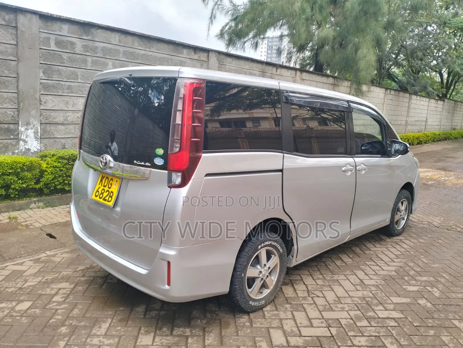 Toyota Noah 2015 Silver
