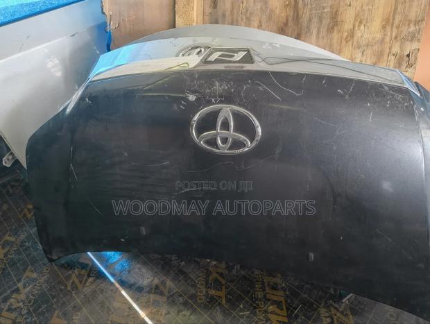 Voxy 2008 Bonnet
