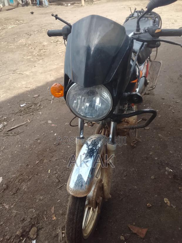 TVS HLX Plus ES 2019 Black - thumbnail 3